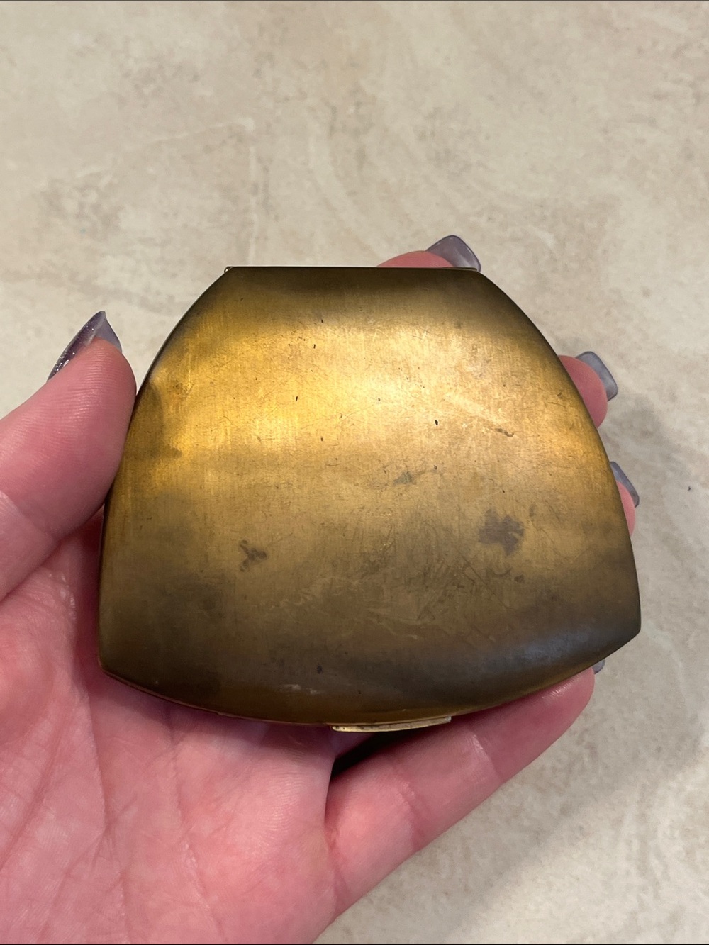 Vintage Elgin American Compact Mirror Powder Compact Floral Engraved Gold Tone - Picture 5 of 5